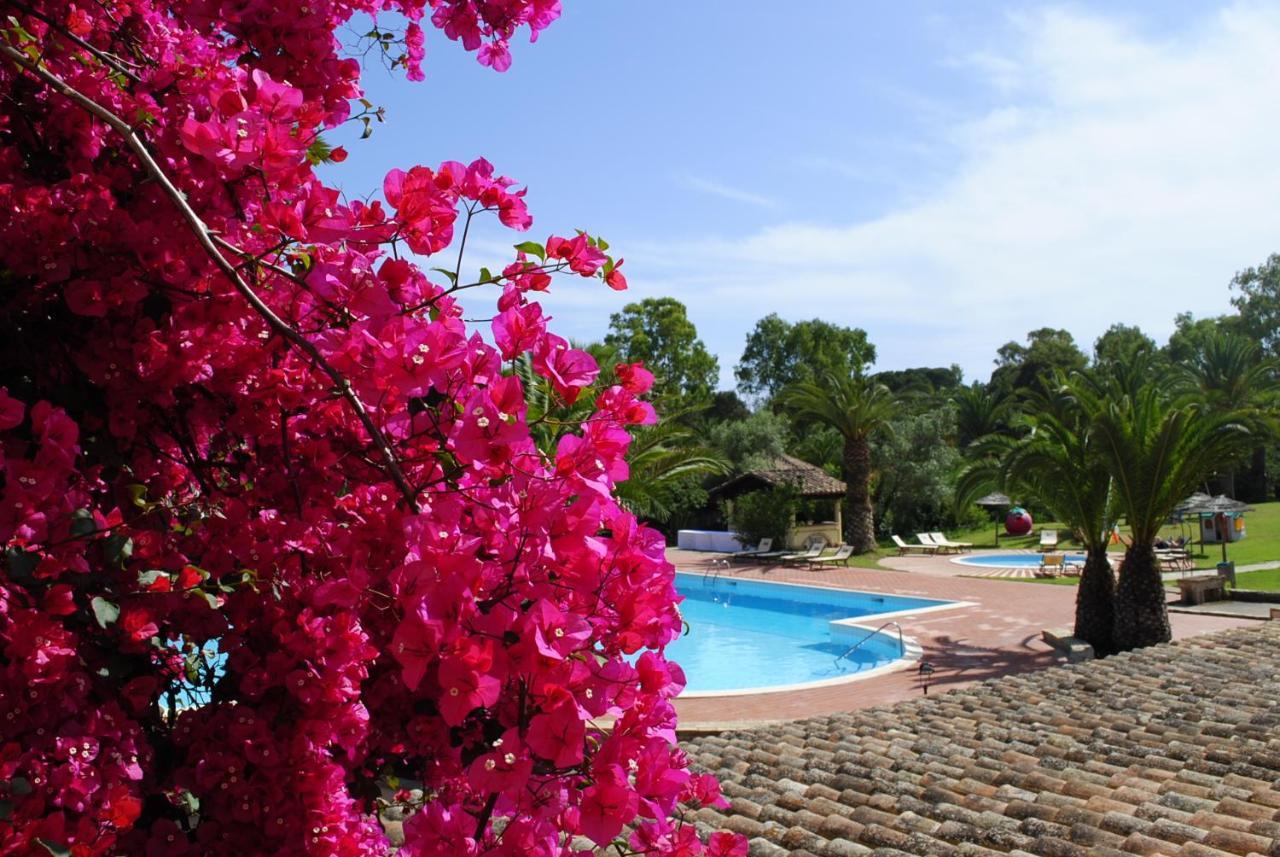 Hotel Costa dei Fiori Santa Margherita di Pula Esterno foto