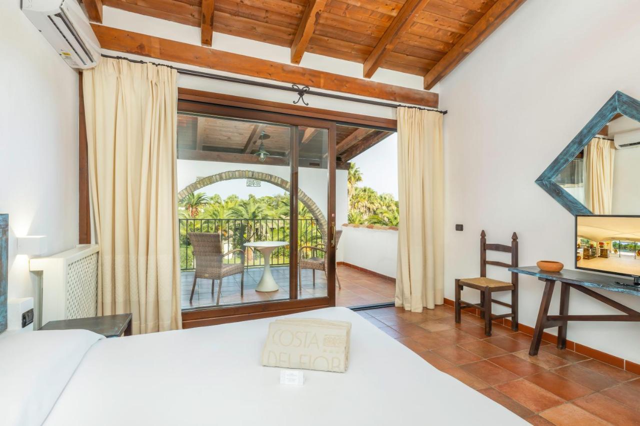 Hotel Costa dei Fiori Santa Margherita di Pula Esterno foto
