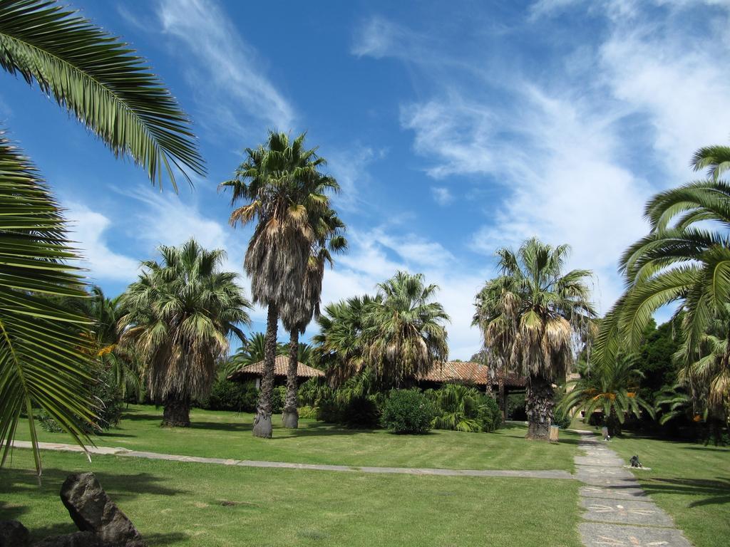 Hotel Costa dei Fiori Santa Margherita di Pula Esterno foto